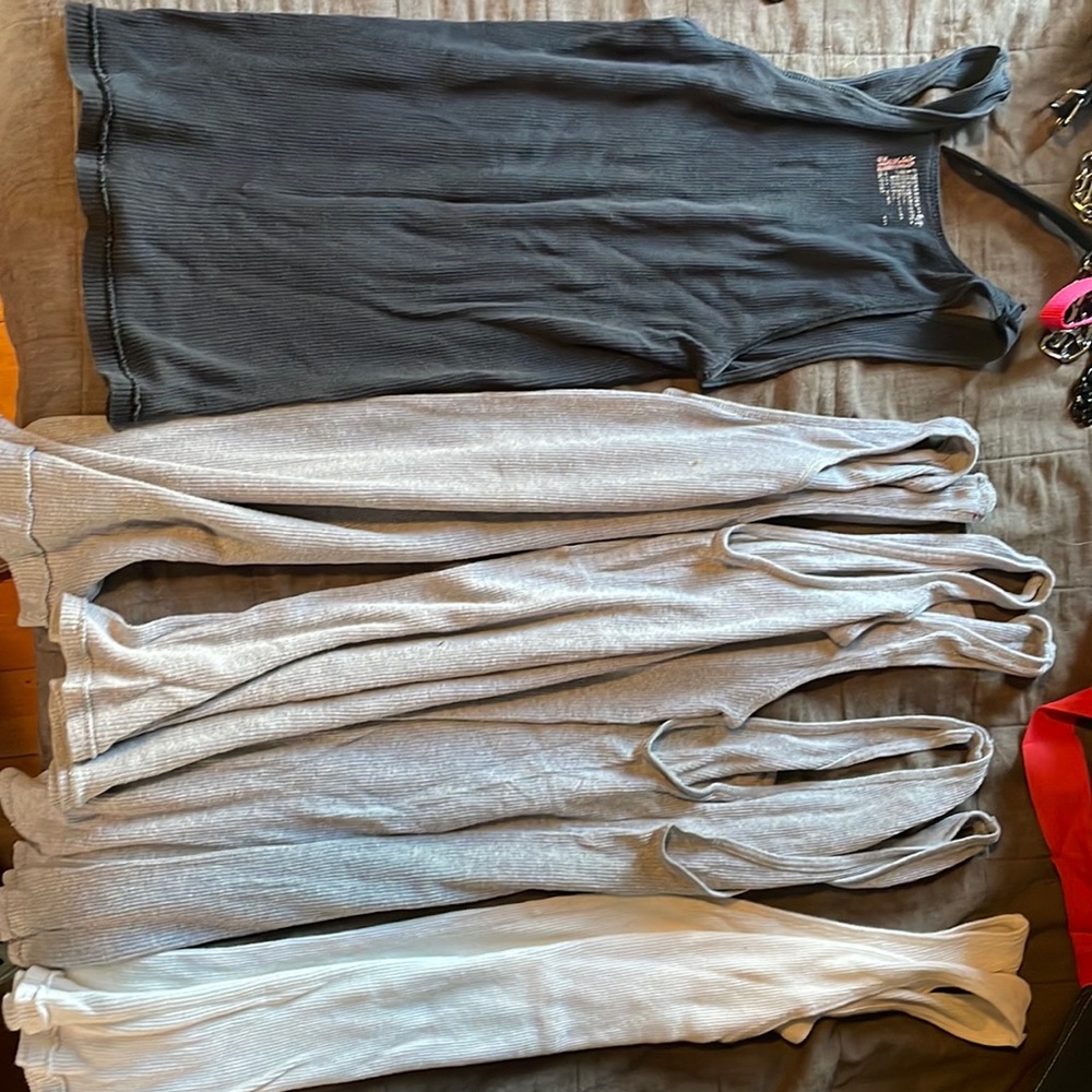 5 Men’s Small Hanes Tank Tops.
